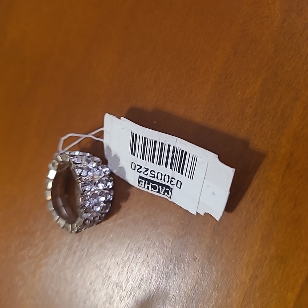 Cache ring stretchable with tag